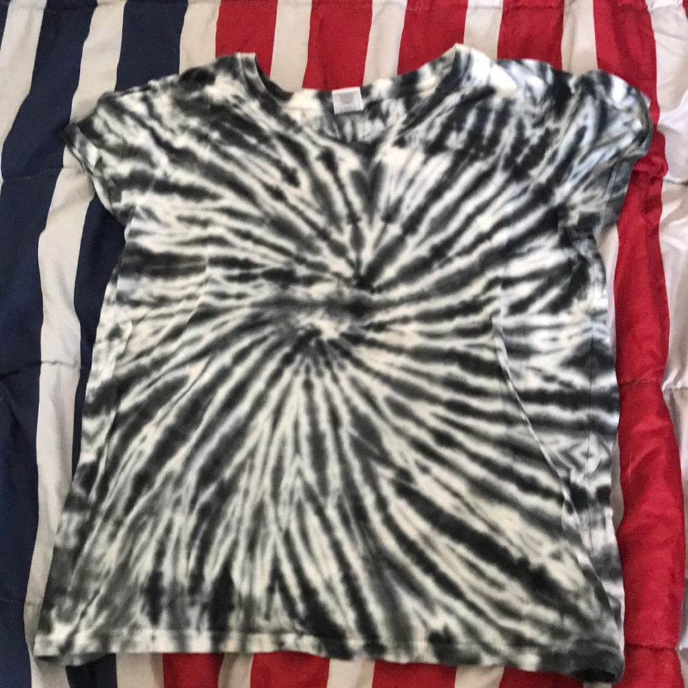 Black and White tie dye v-neck